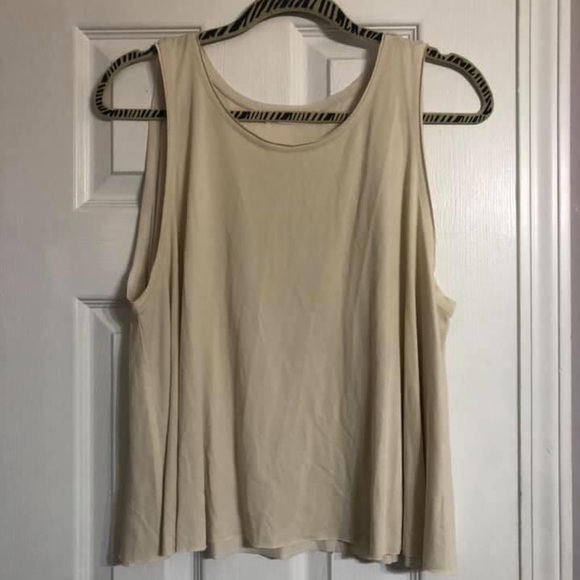 Creme tank top - Picture 1 of 1